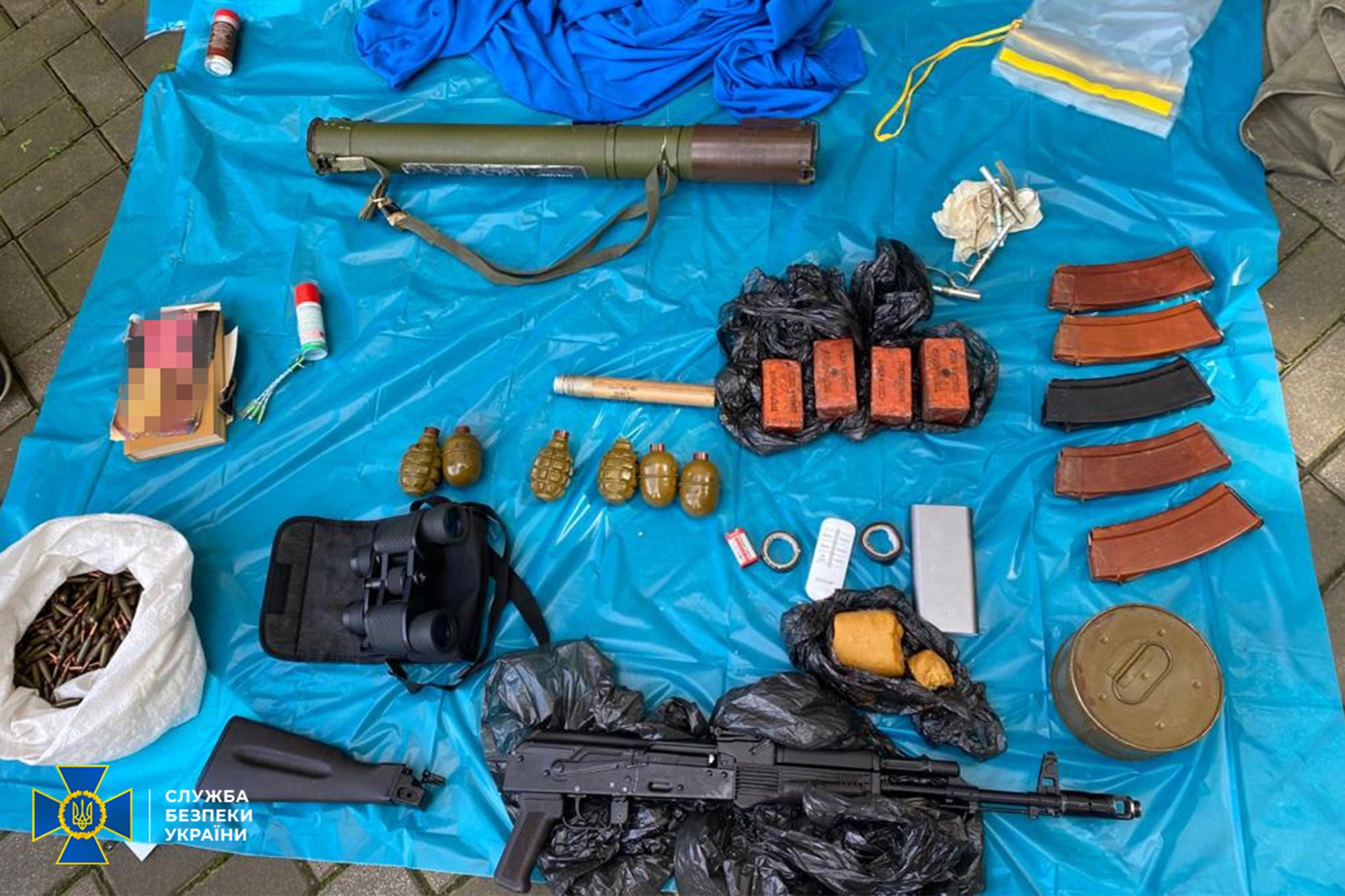 СБУ обнаружила арсенал боеприпасов в центре Киева (видео)